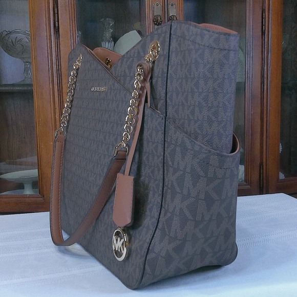 LKNW Michael Kors Signature Lg Chain Shoulder Bag GoldTone Accents(No Call Outs) - Picture 4 of 16